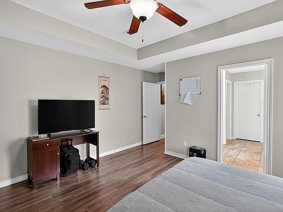 5th image of 712 Aster Dr