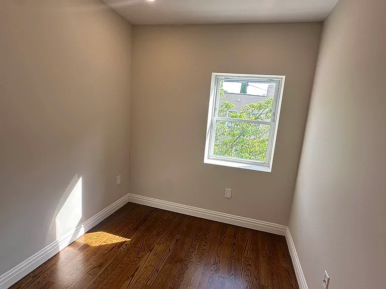 21-28 Ditmars Blvd #2B — Photo 5