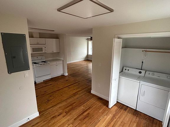 4th image of 2736 Layden St