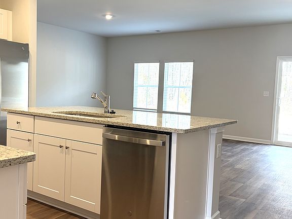 3rd image of 308 Horsetail Ct