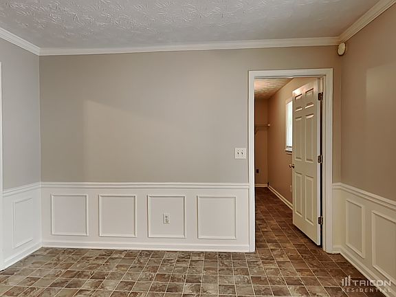 4th image of 360 Christian Woods Dr