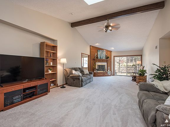 3rd image of 9715 S Hickory Crest Ct