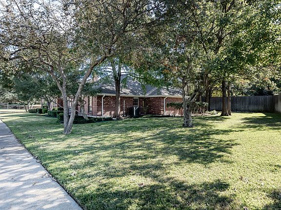 2nd image of 3932 Cross Bend Dr
