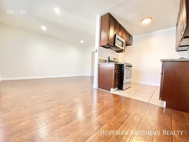 16215 Vanowen St #11 — Photo 3