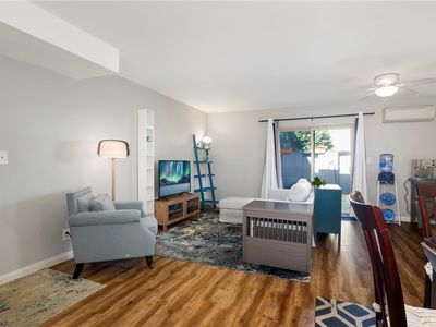 6021 Fountain Park Ln APT 2, Woodland Hills, CA, 91367