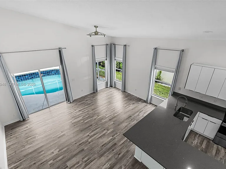 434 Castlemain Cir — Photo 15