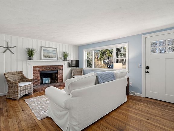 2nd image of 13 Carol Ln
