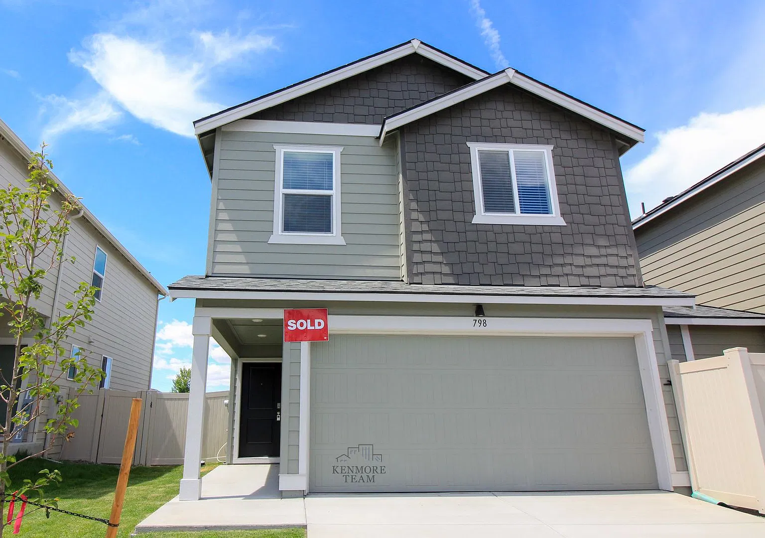4 Bedroom, 2.5 Bath Home in Kennewick — Photo 1