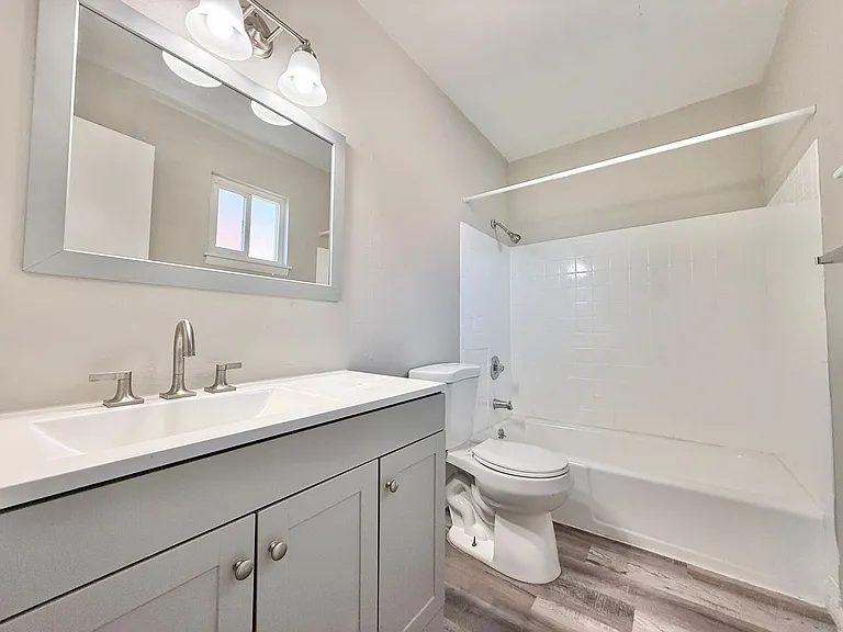 1660 Moore Ave. — Photo 13