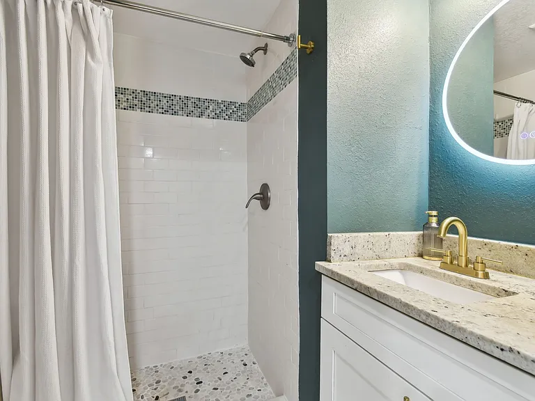 2126 7th Ave N — Photo 18