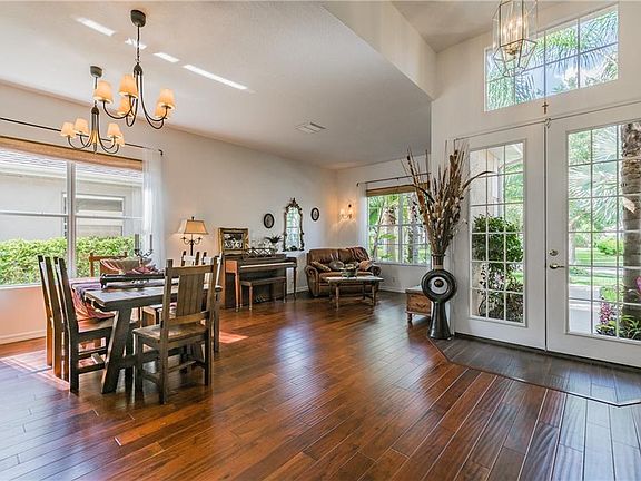 3rd image of 10132 Deercliff Dr
