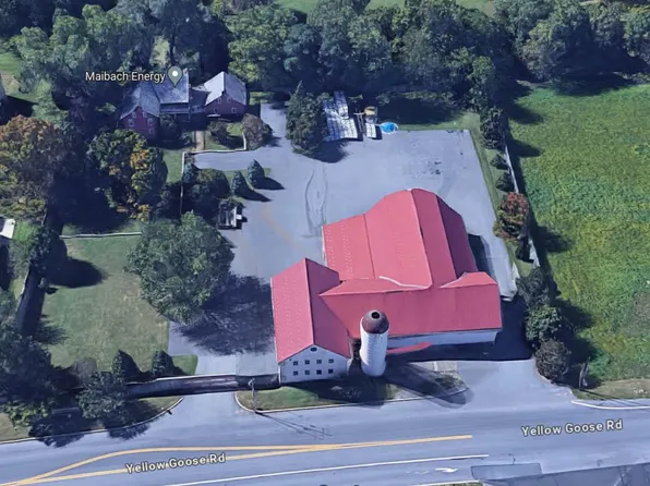 2860 Yellow Goose Rd, Lancaster, PA 17601