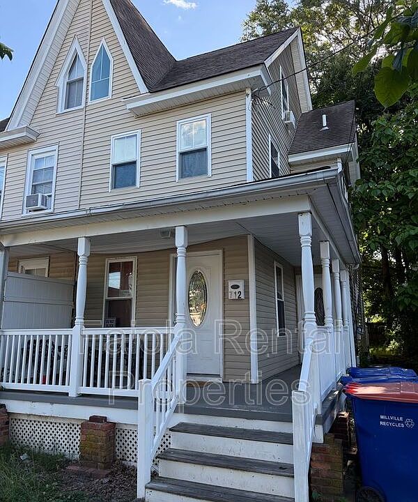 1st image of 712 4th St N