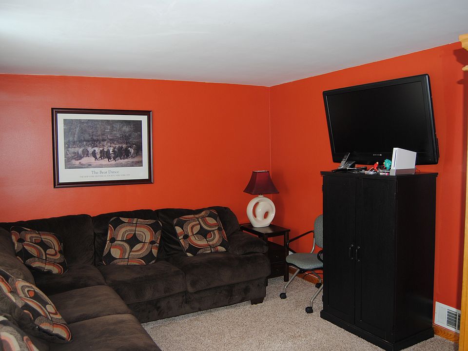 1st image of 284 Danbury Dr