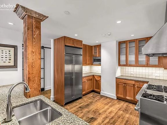 5th image of 136 W 22nd St APT 6