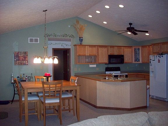 3rd image of 4745 Estes Dr