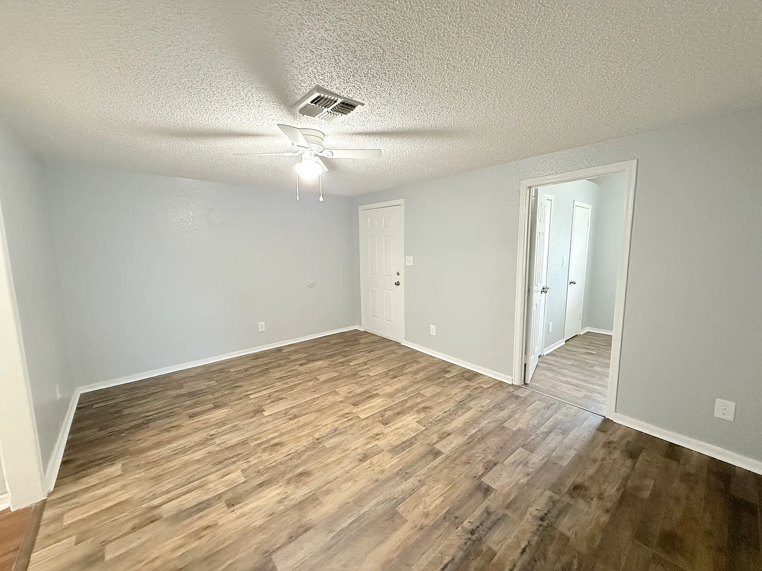 3212 S Ross Ave — Photo 3
