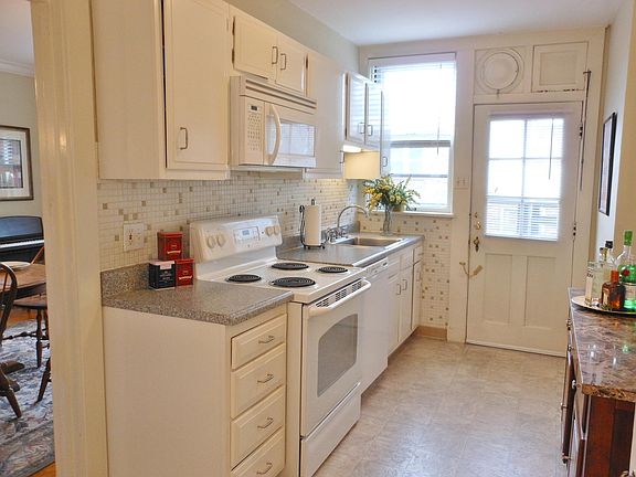 2nd image of 7519-2B Parkdale Ave