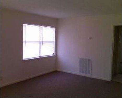 2nd image of 2731 Parkridge St