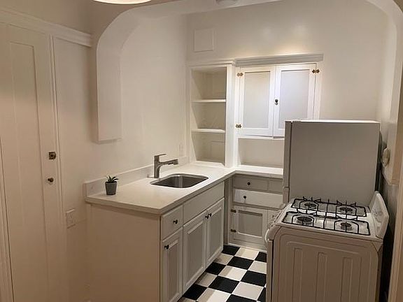 2nd image of 1167 Bush St #206