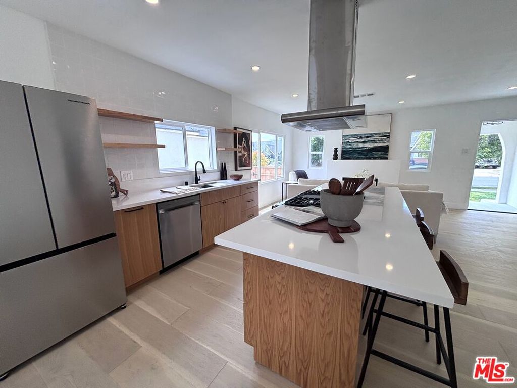 6018 S Harcourt Ave, Los Angeles, CA - View 6