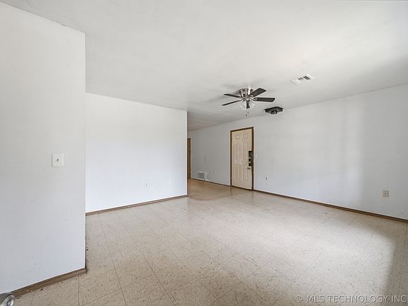 5th image of 220 S 15th St