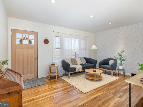 1039 Lebanon Rd, Manheim, PA 17545