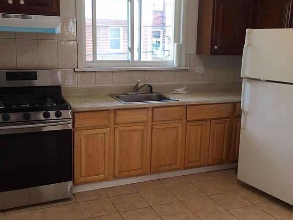 4th image of 4758 Oakmont St