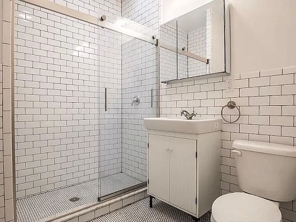 5th image of 667 Franklin Ave #2