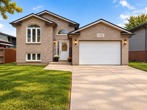 776 Dynasty St, Windsor, ON N9G 2W2