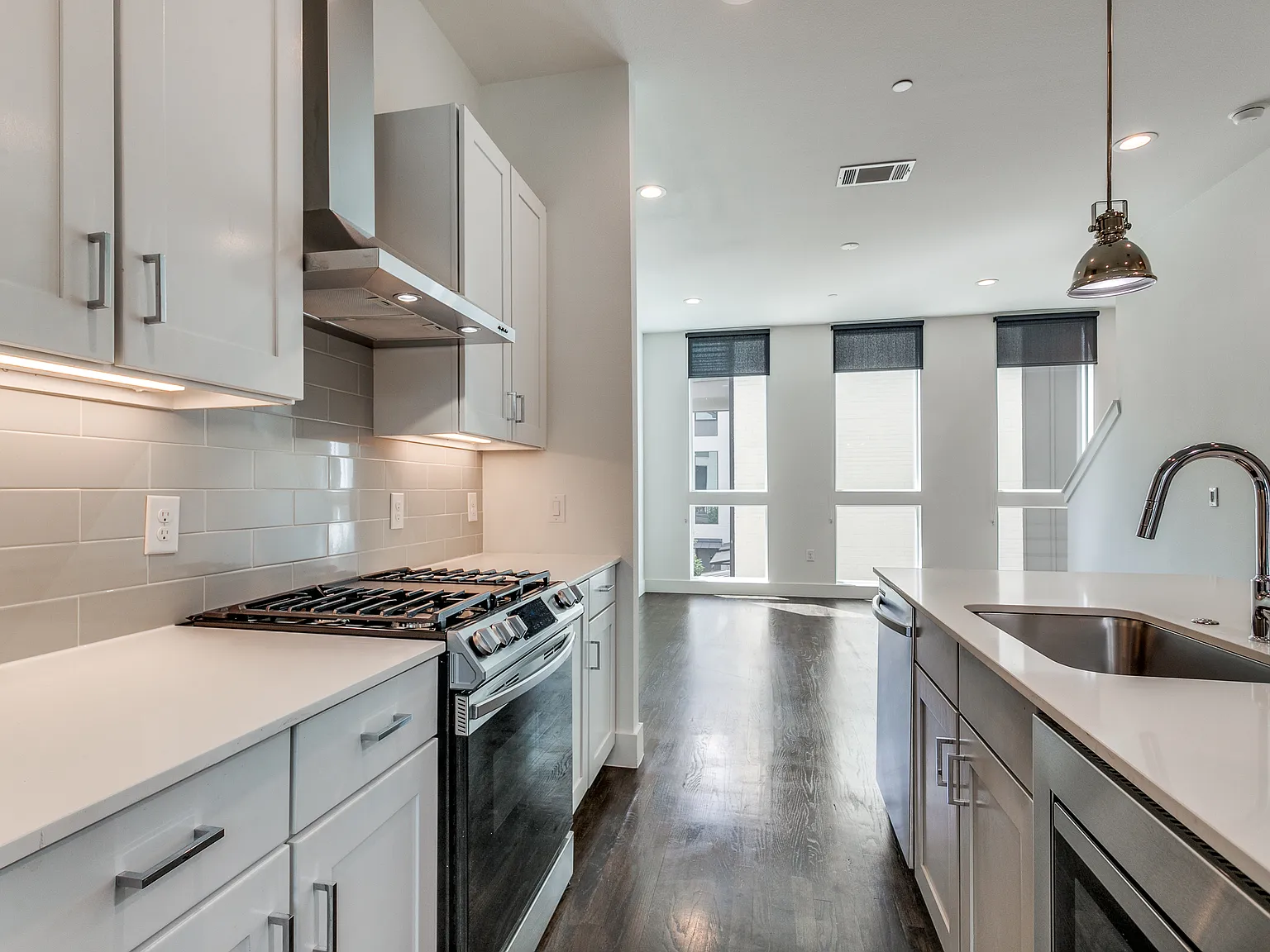 2 bed, 2.5 bath, 1488 sqft, $3,100 — Photo 3