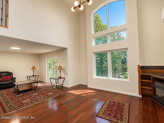 5th image of 55 Park Pl