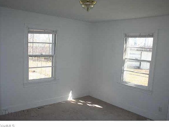 4th image of 717 Sunset Dr