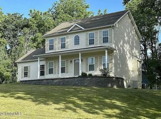 27 Vosburgh Rd, Mechanicville, NY 12118