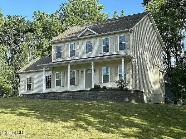 27 Vosburgh Road, Mechanicville, NY 12118