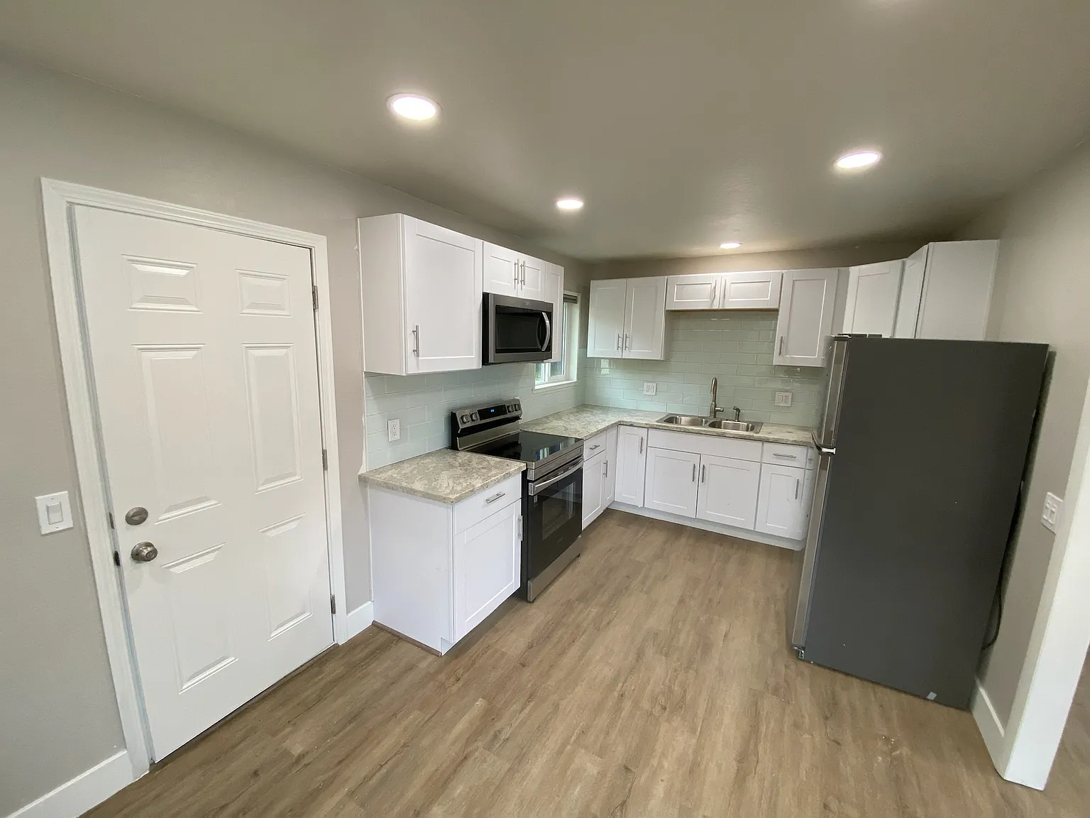 2 bed, 1100 sqft, $2,195 — Photo 3
