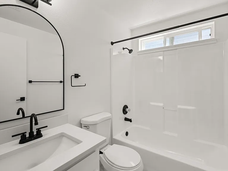 Talent Parkside Apartments — Photo 41