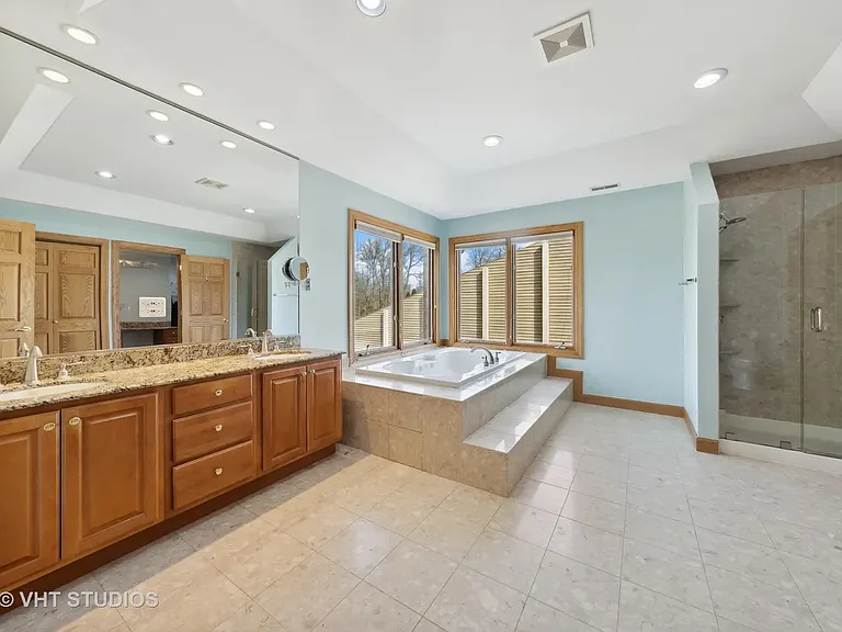 17W234 Massel Ct — Photo 18
