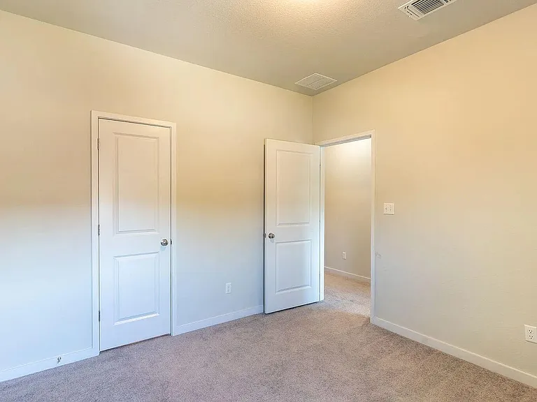 605 W South St #321 — Photo 12