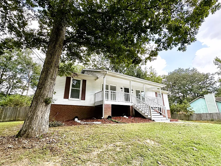 120 Southern Hills Cir — Photo 2