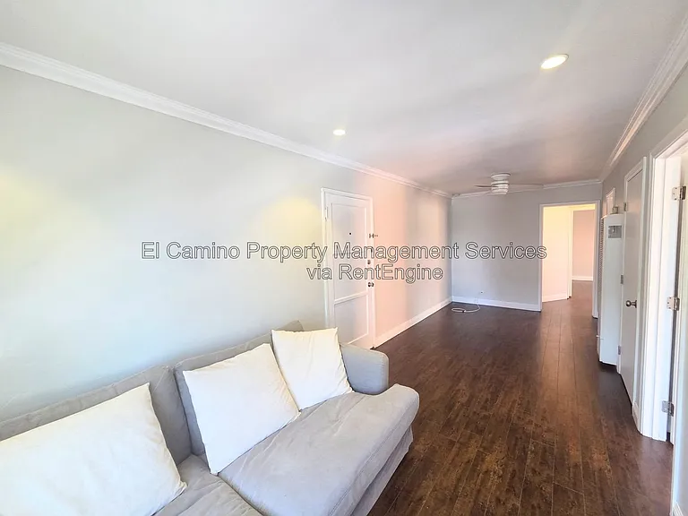 1036 E 2nd St #7 — Photo 2