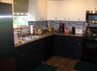 1047 Center Ln, Byrdstown, TN 38549