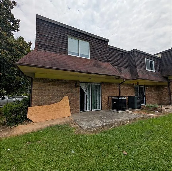 201 Peyton Pl SW — Photo 2