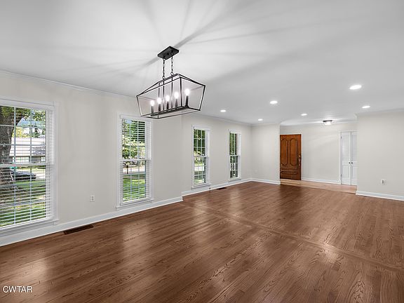 3rd image of 299 Edenwood Dr