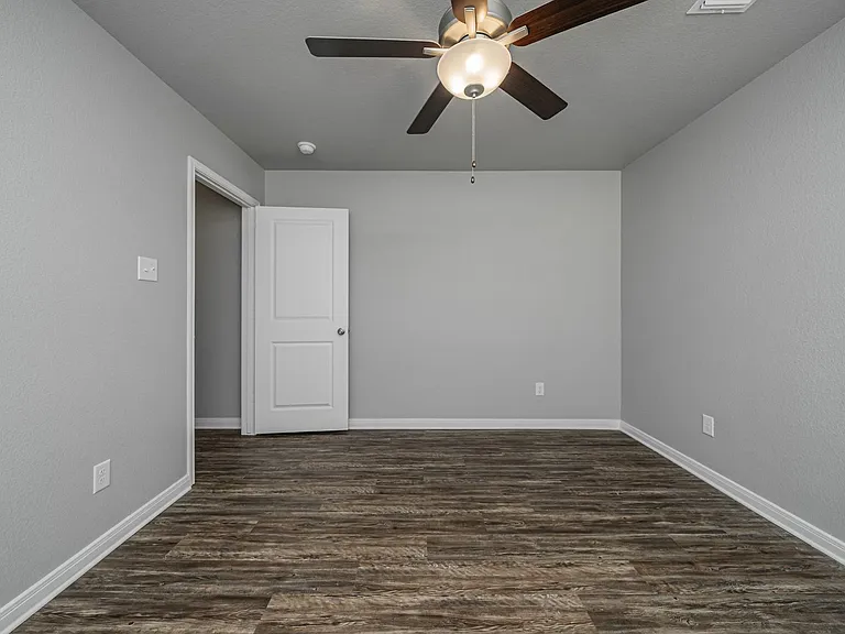 521 Fallbrook Dr — Photo 41