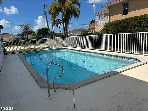 909 SW 47th Ter #201 Photo 1