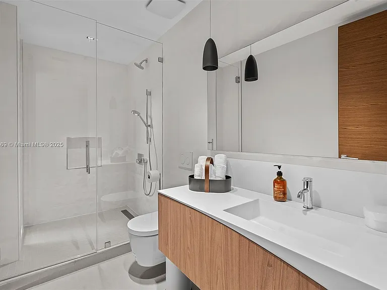 3306 NE 16th St — Photo 41
