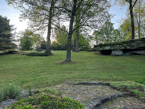 3rd image of 5870 Poplar Dr