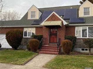 1415 S Park Pl, New Hyde Park, NY 11040