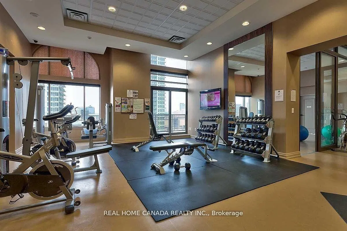 385 Prince Of Wales Dr — Photo 2